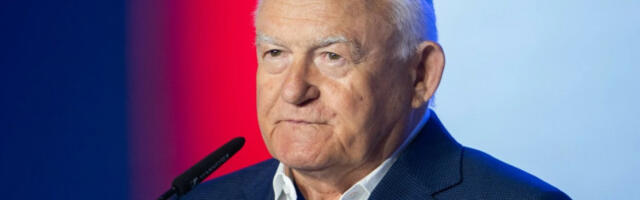 Бивши пољски премијер: Украјина да врати тенкове које је добила од Пољске