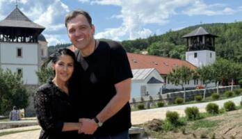 MINA I KASPER OTIŠLI U MANASTIR Nakon teškog perioda, pronašli svoj mir! Oglasili se sa svetog mesta (FOTO)