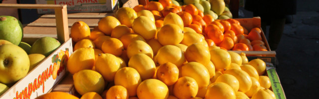 Genijalna ideja srpskog prodavca: Na pijaci odlučio da prodaje nesvakidašnju stvar (FOTO)