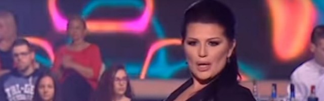 SUPRUG JE NAPUSTIO ZBOG ALBANSKOG BIZNISMENA! Pevačici život pretvoren u PAKAO nakon prepiske koja je isplivala u javnost!