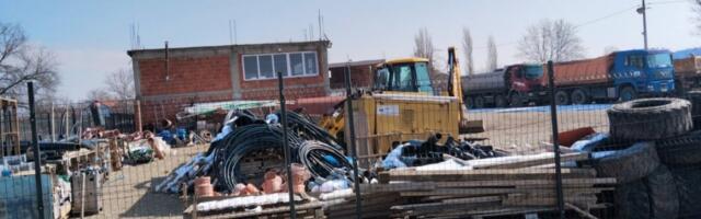 Iz kuće izletela žena i terala novinarsku ekipu! Braća iz Niša inkasirala oko 190 miliona, sad im mediji krivi ?! (FOTO)