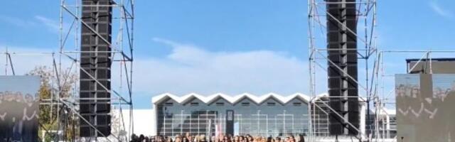 Najdirljiviji trenutak sa skupa u Novom Sadu: Pesma koju je pevao hor mnoge je rasplakala (VIDEO)