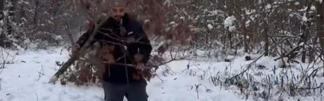 DOMAĆIN ČOVEK! Darko Lazić otišao po Badnjak sa sinom, sneg do kolena, a njihova zajednička slika će vas oduševiti (FOTO)