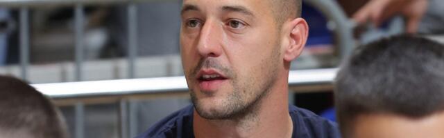 Borjanu pao mrak: Bivši golman Zvezde u klinču sa saigračima, jednog gurnuo glavom, drugog pesnicom (VIDEO)