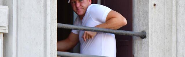 ŠVAJNI U MODRICAMA! Pogledajte šokantnu fotografiju: Šta mu se desilo?!