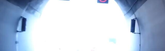 Saobraćajna nezgoda posle Sozine: Podigla se prikolica šlepera u tunelu pa nastao haos