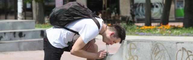 Koliko vode treba piti kada temperature pređu 30 stepeni? Mnogi misle da znaju odgovor, ali greše