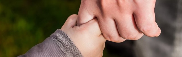 LEKARI U ŠOKU: Pretučena devojčica (2) primljena u bolnicu sa nagnječenjem mozga, a onda je otkriveno da su povrede STARE!