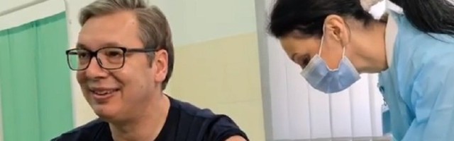 Vučić: Primiću i treću dozu vakcine