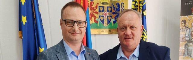 Unuk pokojnog čuvenog majstora roštilja Dragija Bureta došao u Leskovac da preuzme dedinu Oktobarsku nagradu