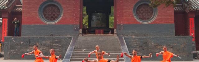 Šaolinski monah trčao 125 metara po vodi?!