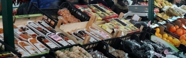 Mujo prodavao grožđe na pijaci, a onda mu se natovarila naperlitana gospođa...