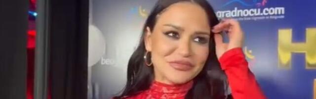 "Nemam donji veš...": Aleksandra Mladenović o pehu koji je doživela tokom nastupa, pa pomenula ljubav!