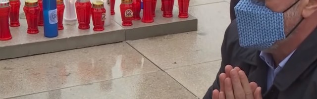 Veran Matić kleknuo i sklopio ruke u Vukovaru, pa objasnio svoj čin