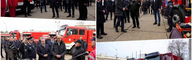 SPASENO JE VIŠE OD 1.500 LJUDSKIH ŽIVOTA: Ivica Dačić i Đuro Macut u poseti Sektoru za vanredne situacije, uručili i ključeve od novih vozila (foto)