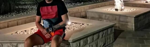 Naš pevač smršao 50 kg, a sada završio na infuziji: Oglasio se iz bolnice sa barunilom u ruci i zabrinuo sve