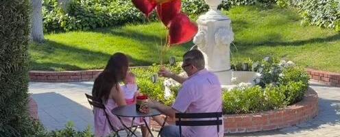 Anđela u bajkovitoj bašti proslavila 6 meseci od rođenja ćerke: Poznata Srpkinja uživa sa 19 godina starijim mužem