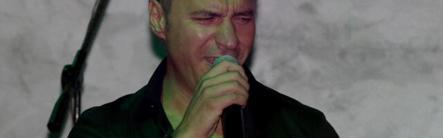 IME OVOG PEVAČA NE KUCAJTE NA DRUŠTVENIM MREŽAMA! Zateći će vas OVA STVAR o njemu- JEDINI MEĐU ESTRADNJACIMA