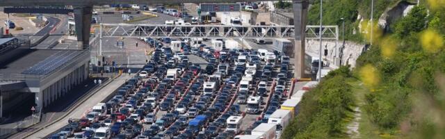 Pakao na granici zbog EES, ljudi čekaju i po četiri sata! Hiljade automobila zaglavljeno kod Dovera
