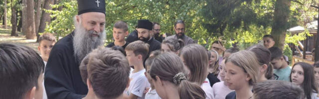 PATRIJARH PORFIRIJE SA NAJMLAĐIMA U „GORI PREOBRAŽENJA“: Letnja duhovna škola na Avali - mesto molitve, radosti i novih prijateljstava (FOTO)