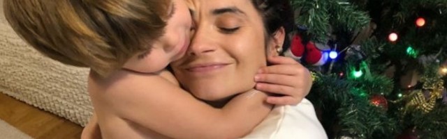 Najsrećniji trenuci sa sinom: Marija Karan oduševila javnost divnim prazničnim fotografijama (FOTO)