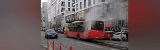 Para izbijala iz autobusa, građani mislili da je požar