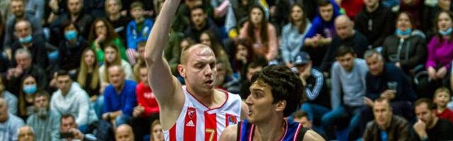 "Majstori, ne igra se tako protiv Zvezde, pobijte se!" Tajm-aut i psovke trenera Cibone postali pravi hit na mrežama /VIDEO/