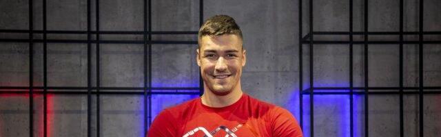 PRVI PUT SE OGLASIO NAKON ŠTO MU JE DRUG IZVRŠIO MASOVNO UBISTVO! Nikola Đorđević ne skida osmeh s lica i sluša Baju Malog Knindžu! (FOTO)