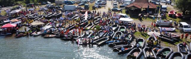 Počela najduža regata u Evropi: Drinom zaplovilo više od hiljadu plovila, čamci, splavovi i sve što pluta