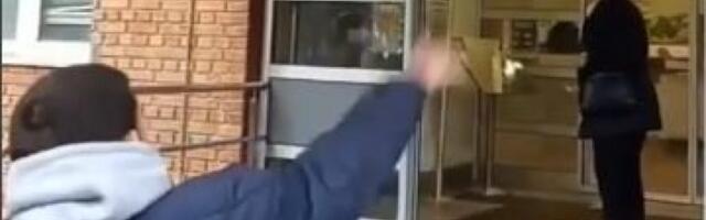 "OVO JE NjIHOVA DEMOKRATIJA" Vučić o napadu na zaposlene u opštini Obrenovac: Ovo zlo žele da nam predstave kao vrhovno dobro - neće moći!