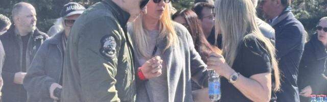 Ovo je 18 godina mlađa žena Đorđa Davida koju krije: Zajedno došli na pomen Saši Popoviću