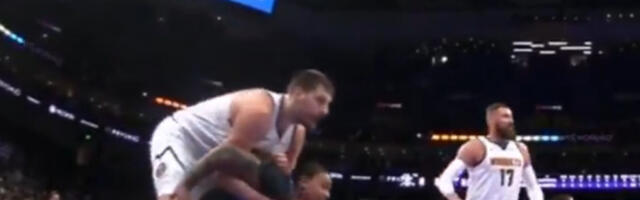 “Trebalo je da poneseš i sedlo”: Jokića napali zbog ovih poteza, komentatori besneli u prenosu uživo