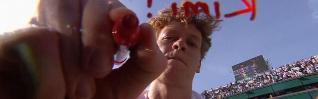 Kakav potez Janika Sinera: Pobedio Rusa u finalu Mastersa, pa na kameri napisao nešto što je morao da objasni