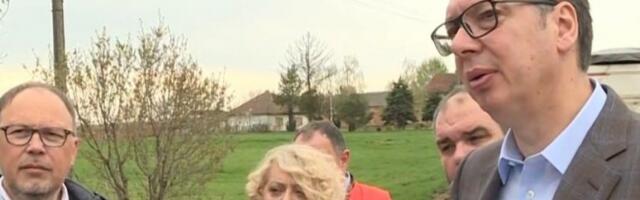 VUČIĆ BORAVI U KULI, MEŠTANI ODUŠEVLJENI POSETOM: Nikada nismo dozvolili streljanje! Pustite ih da pale bilborde i pobedite ih u nedelju!