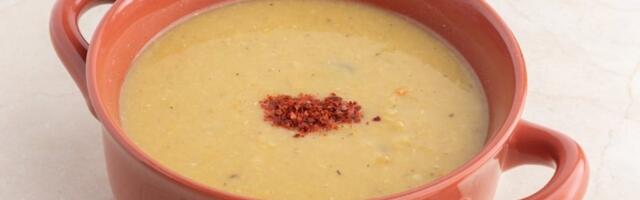 Kremasta bela pileća čorba sa povrćem – kompletan ručak u jednoj činiji