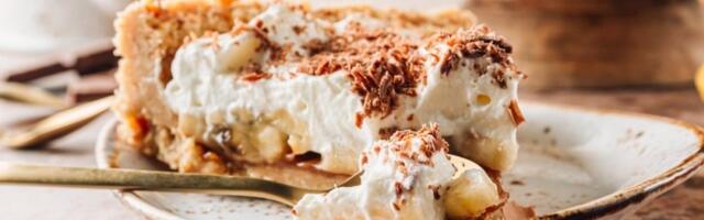 Kremasta torta sa bananama i piškotama: Brzi kolač bez pečenja koji osvaja ukusom (VIDEO)