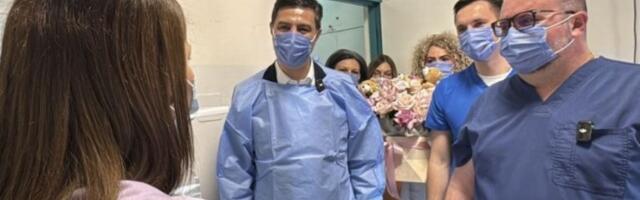 VASILIJA, VERA I VIDA DONELE RADOST JUGU SRBIJE: Pavlović i Lazarević obišli trojke i poručili - novo porodilište je prioritet!