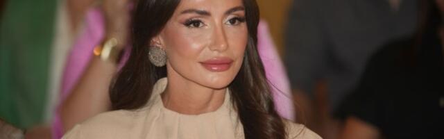 Sakrila lice ispod šešira i naočara, ali jedno nije mogla: Emina Jahović pokazala izvajanu figuru i izazvala lavinu komentara