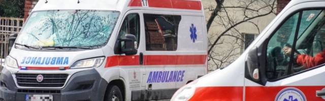 TEŠKA SAOBRAĆAJKA NA VRAČARU: Motociklista pokosio više pešaka, ima povređenih