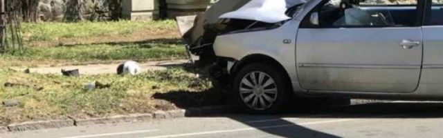 PROLAZNICI SU PRIŠLI AUTOMOBILU koji je sleteo sa puta u Beloj Crkvi, a unutra su videli prizor zbog kojeg su ZANEMELI