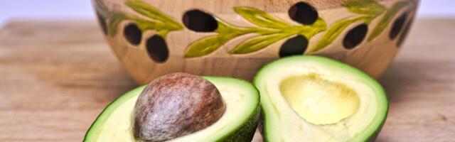 Kako ubrzati sazrevanje avokada kod kuće: Trik sa bananom i jednostavne tehnike za savršenu zrelost
