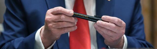 Tramp prekinuo sastanak kabineta o ratu i rastućim cenama da bi govorio o - hemijskoj olovci