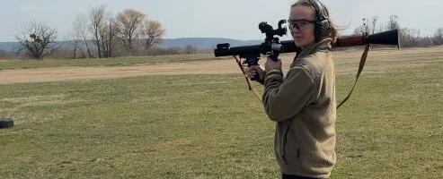 UMESTO REKETA UZELA ZOLJU U RUKE! Najbolja ukrajinska teniserka objavila snimak kako puca iz raketnog bacača