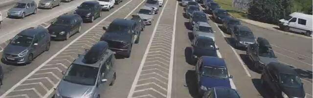 AMSS: Raspust i gužve, automobili na granici u Preševu čekaju oko 50 minuta