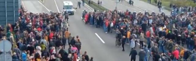 Ljudi dele snimak sa blokada u Beogradu na kojem je vozilo Hitne pomoći - ovo zaslužuje aplauz