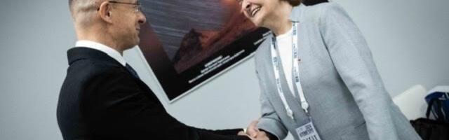 Danica Grujičić sa Peterom Sijartom, na Forumu ATOMEXPO 2024: Velike mogućnosti u saradnje u oblasti onkologije i nuklearne medicine Srbije i Mađarske