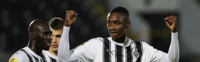 Partizan srušio Pazarce: Ostao na 4 boda iza Zvezde