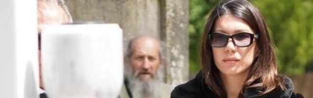 Ovo je unuka Bate Živojinovića, koja se vratila u Srbiju: Sa glumcem je provela poslednje dane, a svi kažu da je lepotica (FOTO)