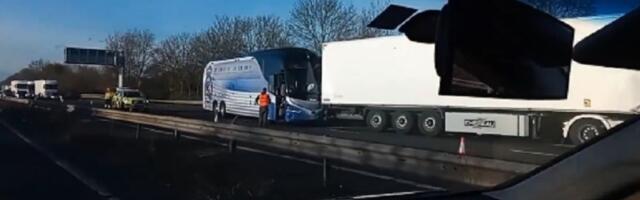 Autobus Real Madrida se sudario sa kamionom na auto-putu (VIDEO)