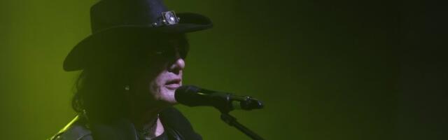 Milić Vukašinović se oglasio za Informer nakon što mu je amputirana noga! Evo u kom stanju se roker nalazi!